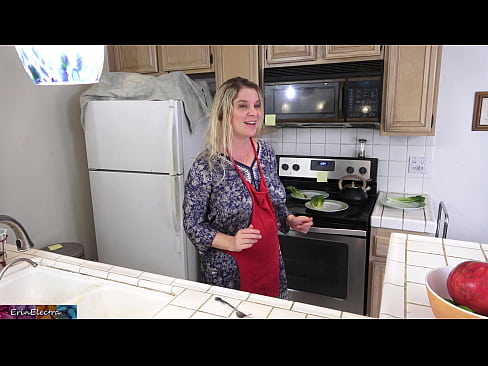 ❤️ A madrasta a ordenhá-lo na cozinha antes do seu encontro ❤️ Porno vídeo em pt.myastro.top